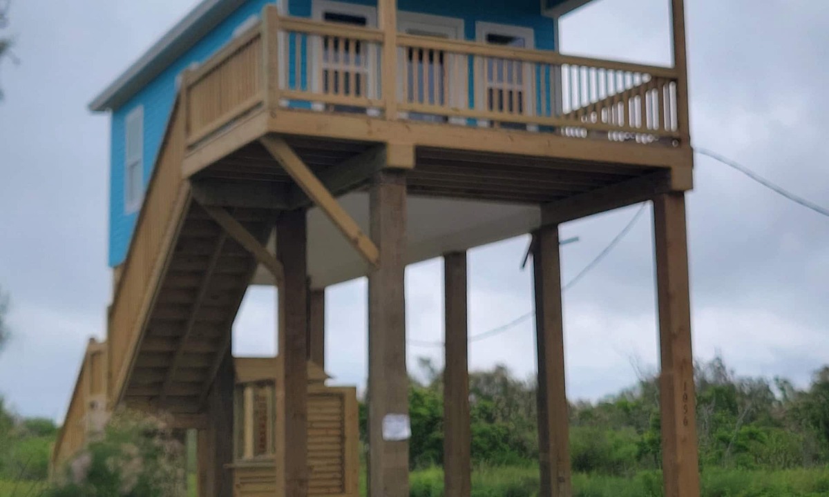 Gilchrist Cabin | No Egrets- Beach & Bay Views, Steps from Beach