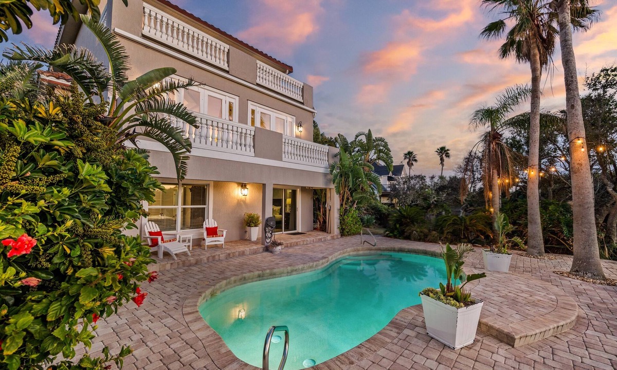 Painters Hill House | No Extra Fees! Heated Pool/Steps to Private Beach