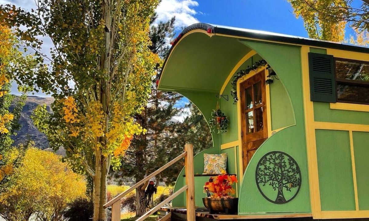 Salmon House | No Fees! Riverfront Gypsy Wagon on Mini Donkey Ranch!