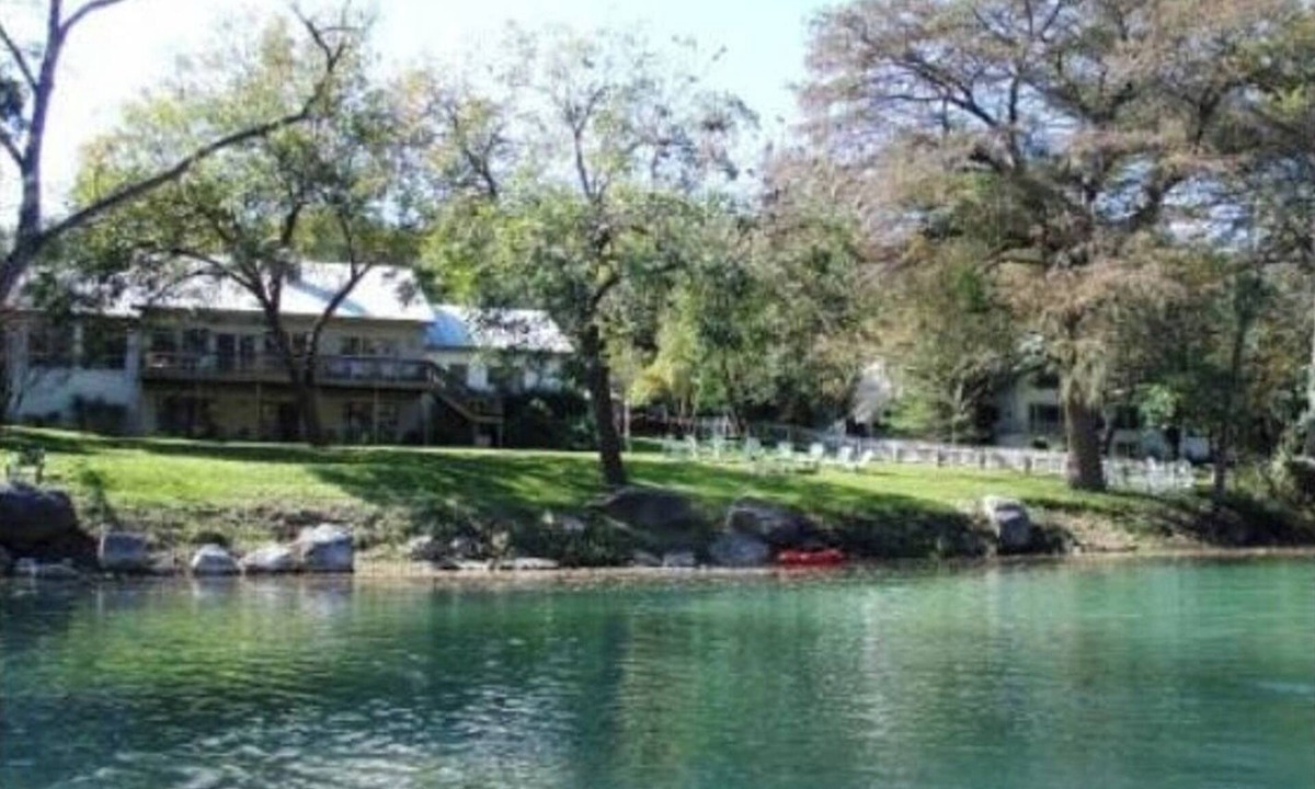 Gruene House | No Flood! Gruene House & Cabin on Guadalupe! 7Bdrm/4.5Baths/Kayaks, Sleeps-28!