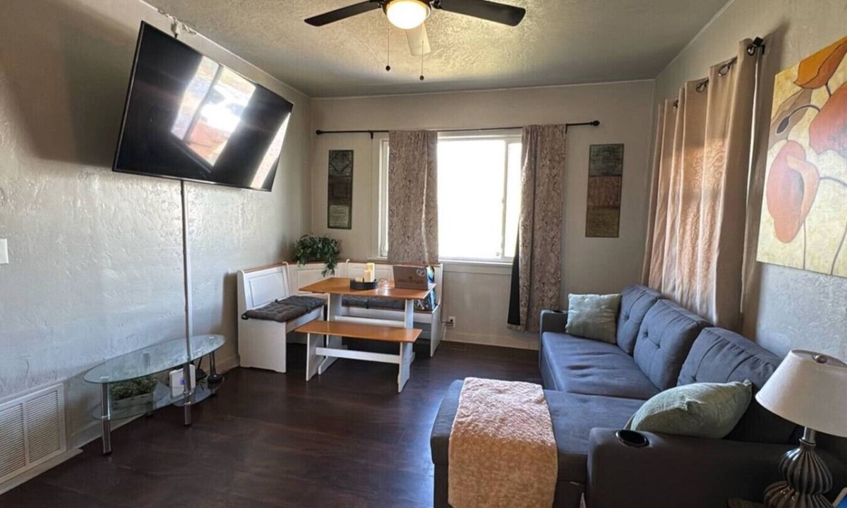 Midvale House | No-Frills Rental | Work Crew Stay | Pet Friendly