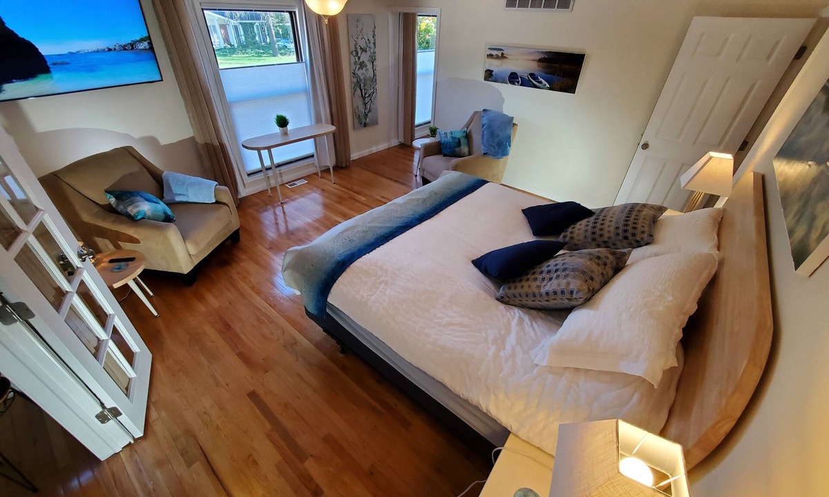 Tesson Ferry House | No parties, quiet, 3 bed, 2 bath.
