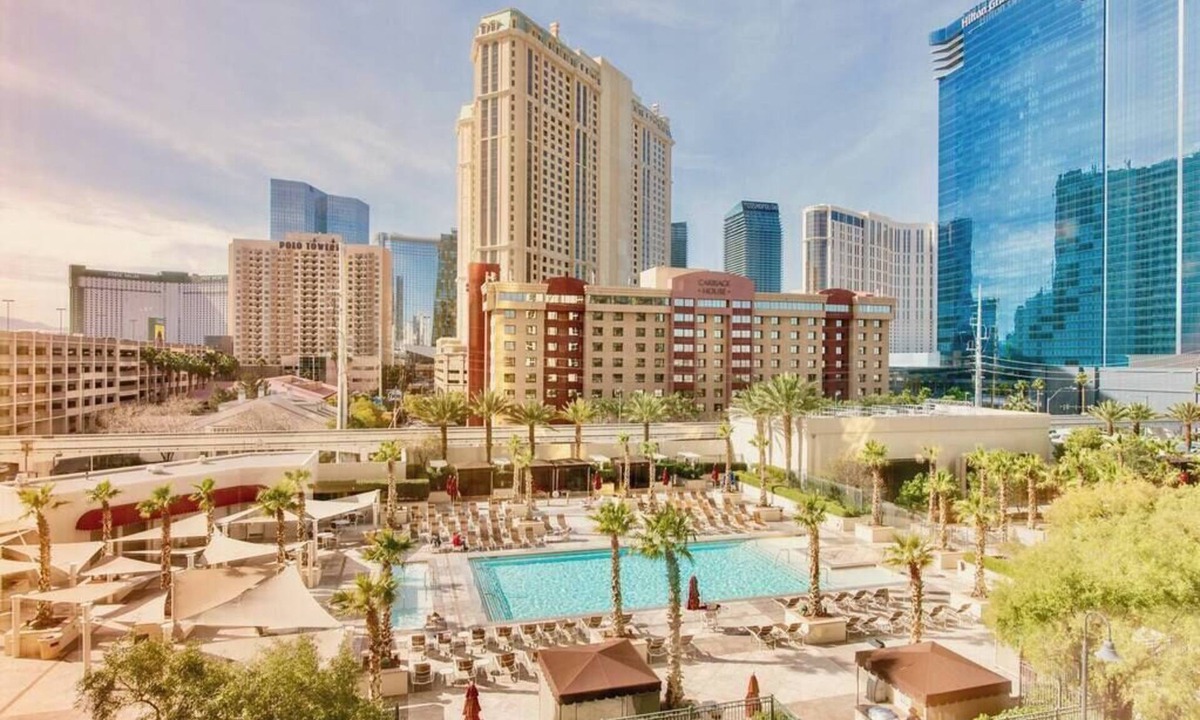 Las Vegas Condo | No Resort Fee ! Strip View Suite - Pools & Parking