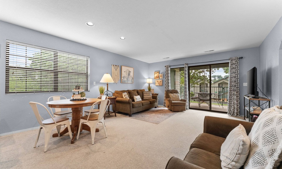 Branson Condo | No-Stairs Golf Condo | Steps to Strip + Pool