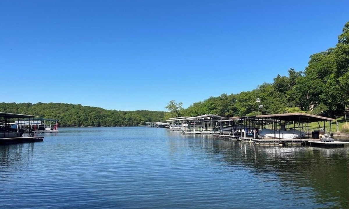 Gravois Mills House | No Steps, No Stress! Just lake life at it's best in a quiet cove