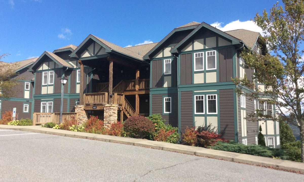 Banner Elk Condo | No steps! Spring-Summer dates available!