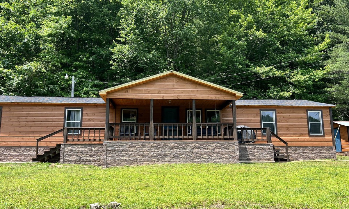 Huntsville House | No trailering secluded private oasis!