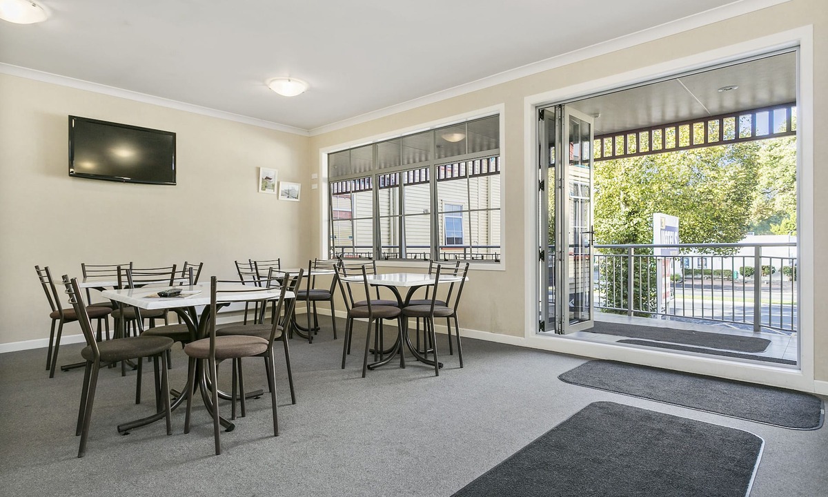 Cambridge Hotel | No1 Motels On Victoria
