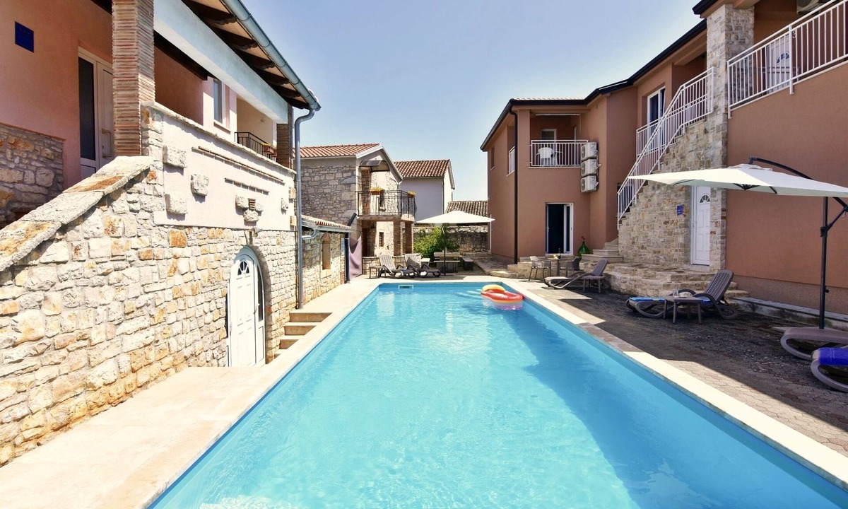 Tar Apartment | NOA2 Poreč-Tar apartment with pool, balcony, games room, Wi-Fi, barbeque