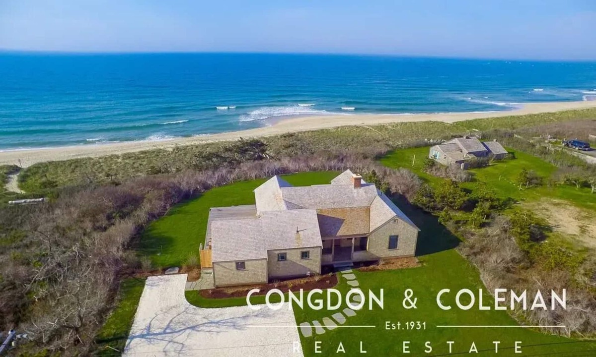 Surfside House | "Noble Bluefish"- Waterfront Surfside home