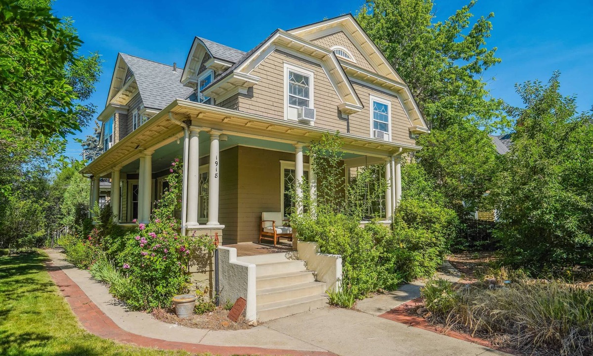 Old North End House | Noble Estate! Pet-Friendly w Hot Tub & Fire Pit