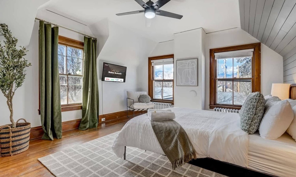 Old North End Apartment | Noble Summit BBQ & Fire Pit & Scenic Views