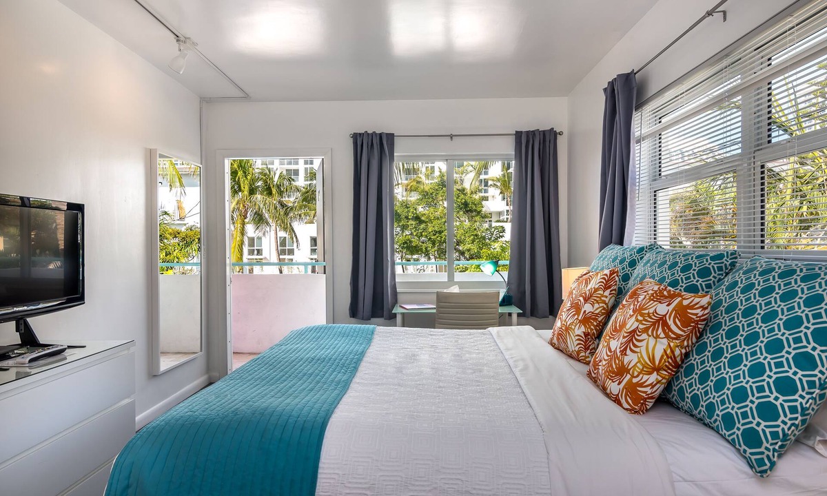 Central Beach Hotel | Nobleton Hotel