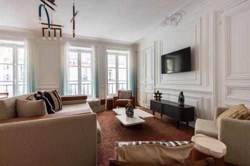 Saint-Thomas-d'Aquin Apartment | NoChichi-Collections - Café de Flore