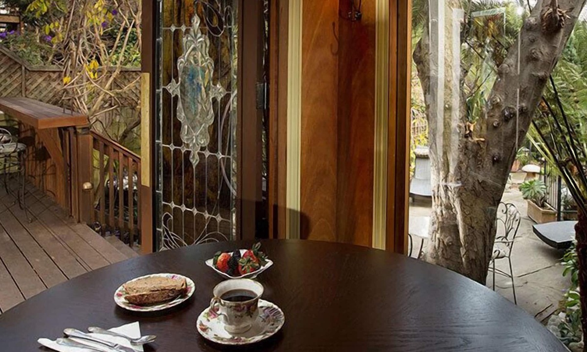 La Lengua Bed & Breakfast | Noe's Nest Bed and Breakfast