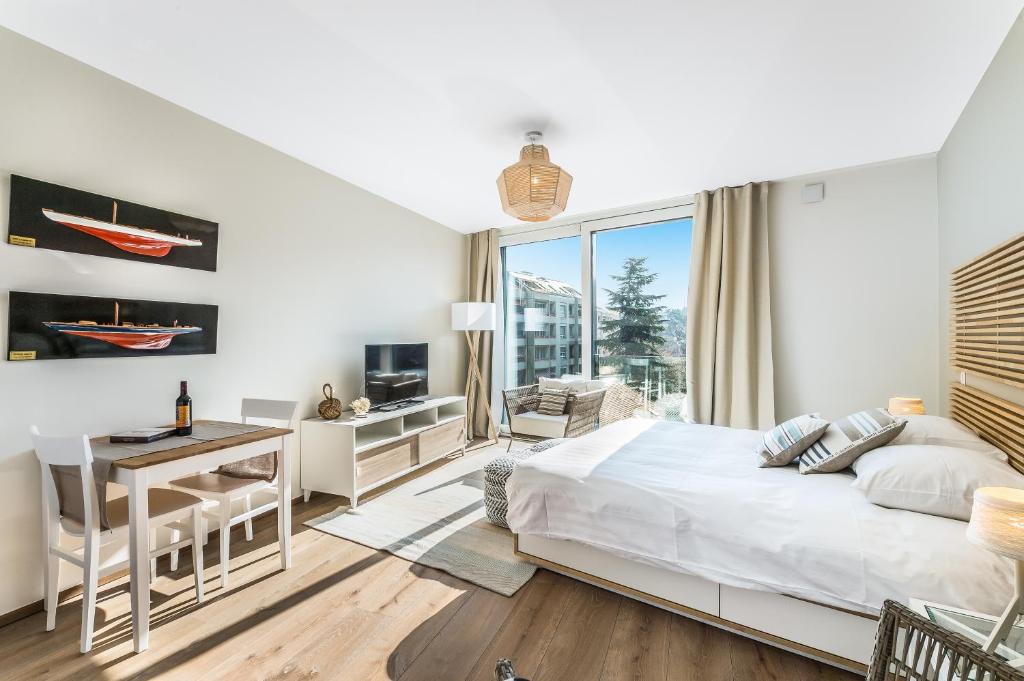 Carouge Apartment | Noirettes 20 - Self Check In by Homenhancement