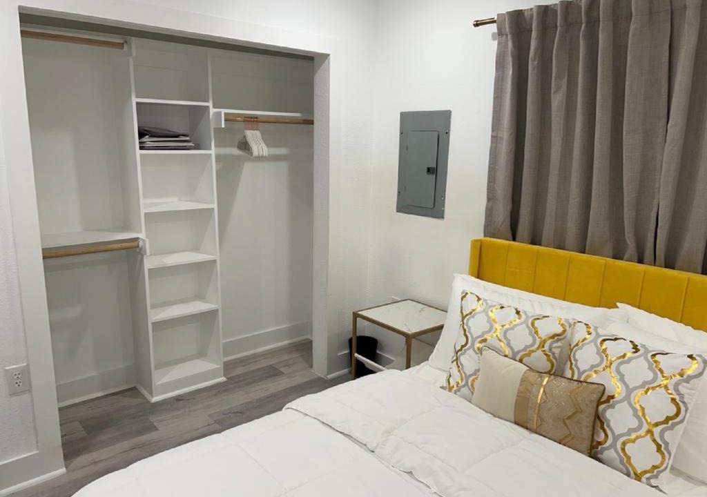 Peak's Suburban Addition Apartment | Nomad Flat Smart Hub