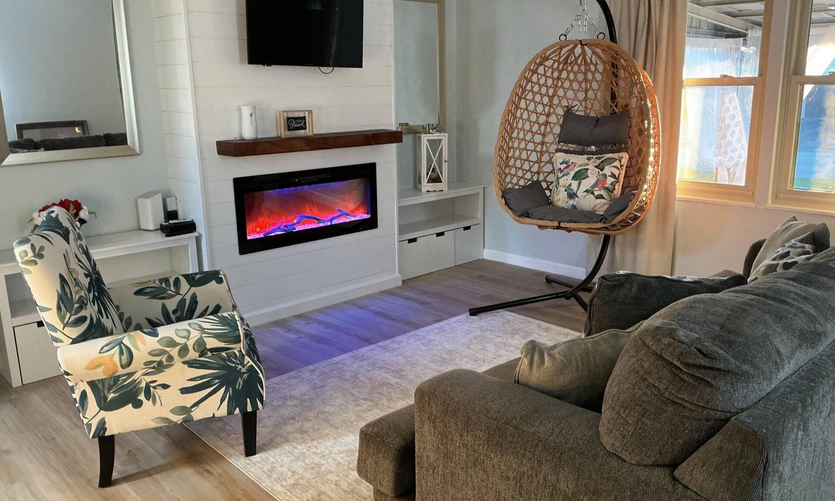 Cranberry Township House | Nomad Hub: Ideal for Long Stays - Pet friendly