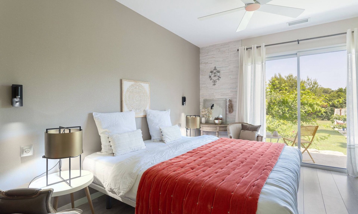 Bompas Apartment | “Nomade” Guest Room with Shared Pool, Wi-Fi & Air Conditioning
