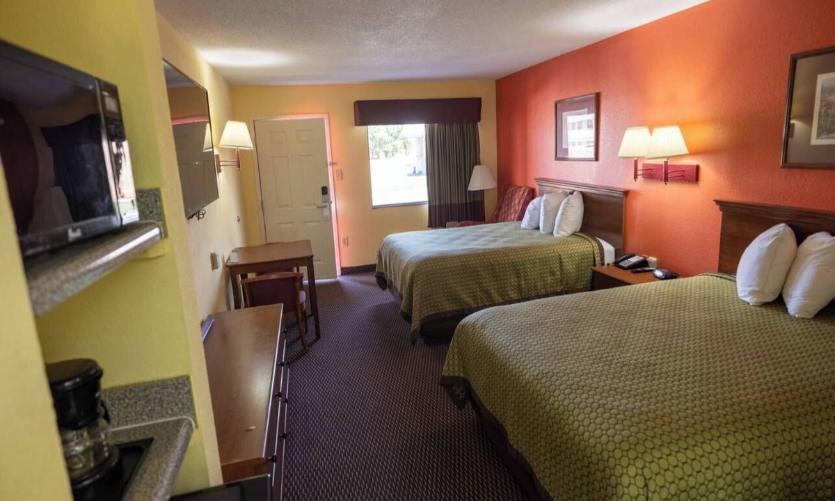 Hawkinsville Apartment | NON SMOKING DOUBLE SUITE #4