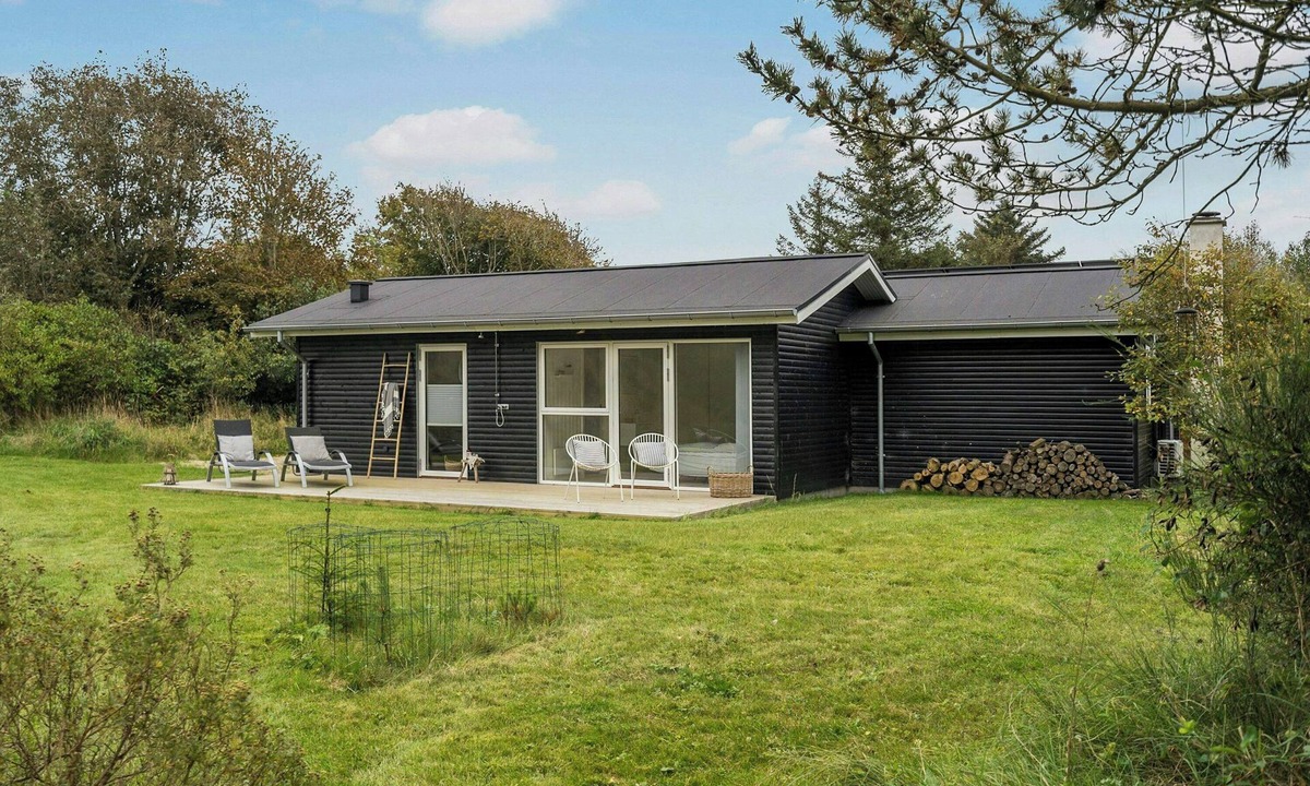Ulfborg House | Nordic log house between sea and fjord