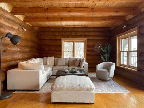 Fort Coulonge Ski Chalet | Nordic Log Retreat - Chalet on the River