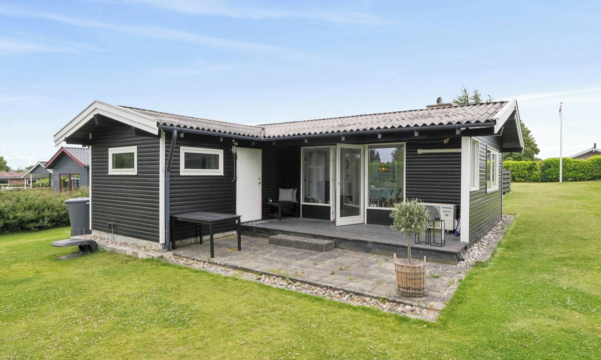 Skastrup Strand House | Nordic style summer house for two