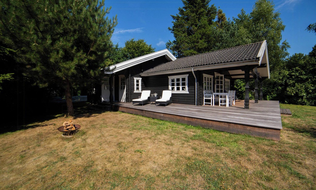 Hornbaek House | Nordic vibe in log cabin by Hornbæk