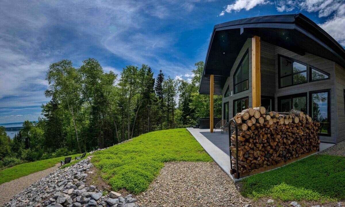 Les Eboulements Ski Chalet | Nordik Emma 157: Hot Tub, Views & Covered Terrace
