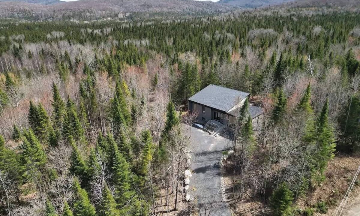 Notre-Dame-de-la-Merci Ski Chalet | Nordik Nara, Private Spa & Pet-Friendly