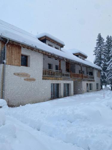 Chapelle-des-Bois Apartment | Nordique Symbiose