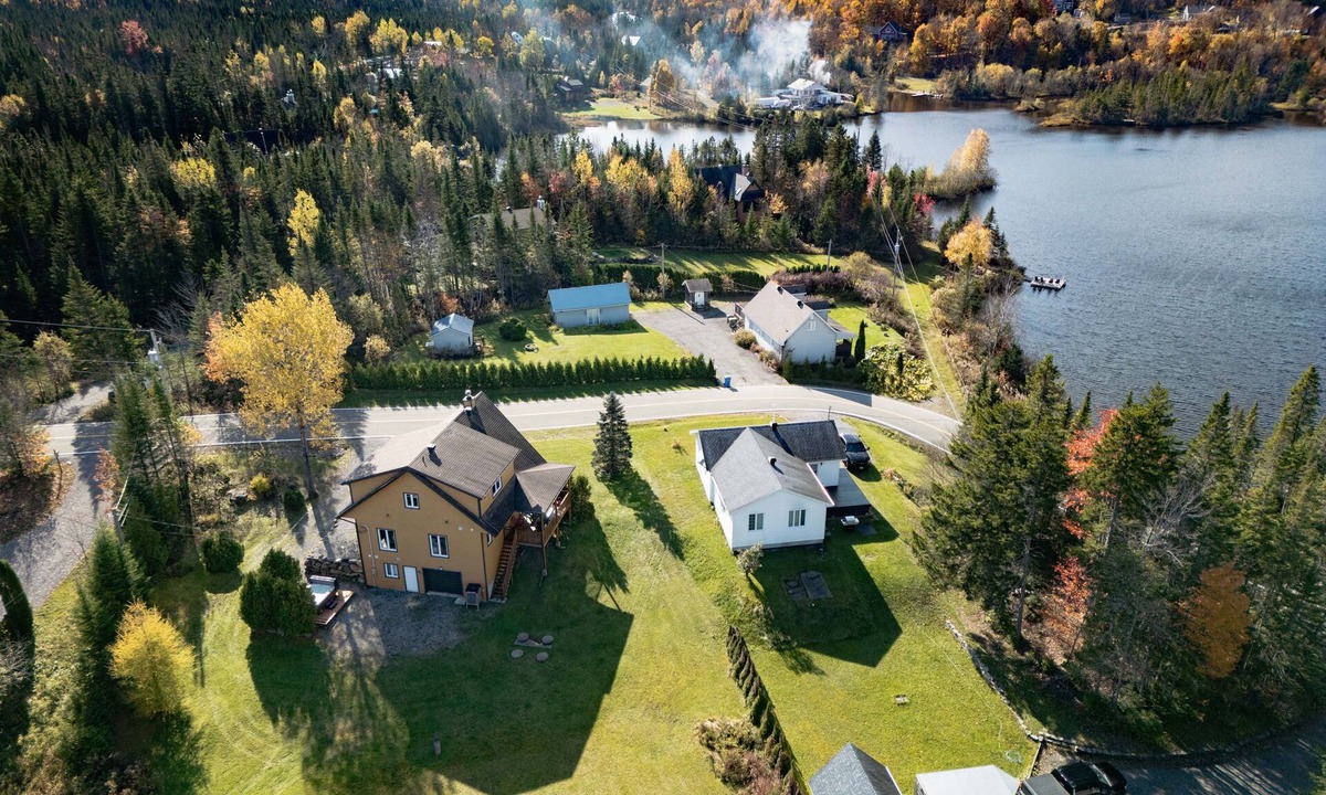 Saint-Brigitte-de-Laval House | Nordlys with hot tub - lake access & petfriendly