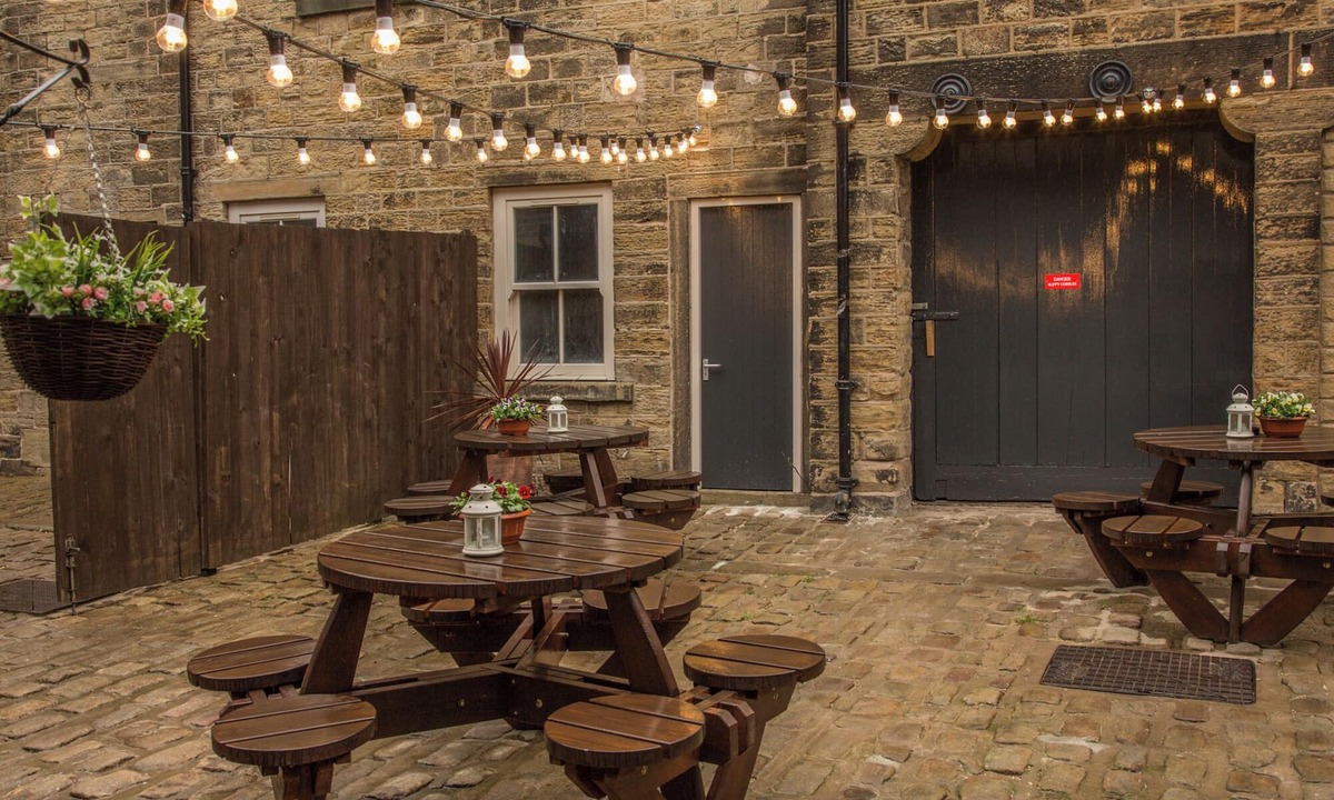 Padfield Hotel | Norfolk Arms Hotel