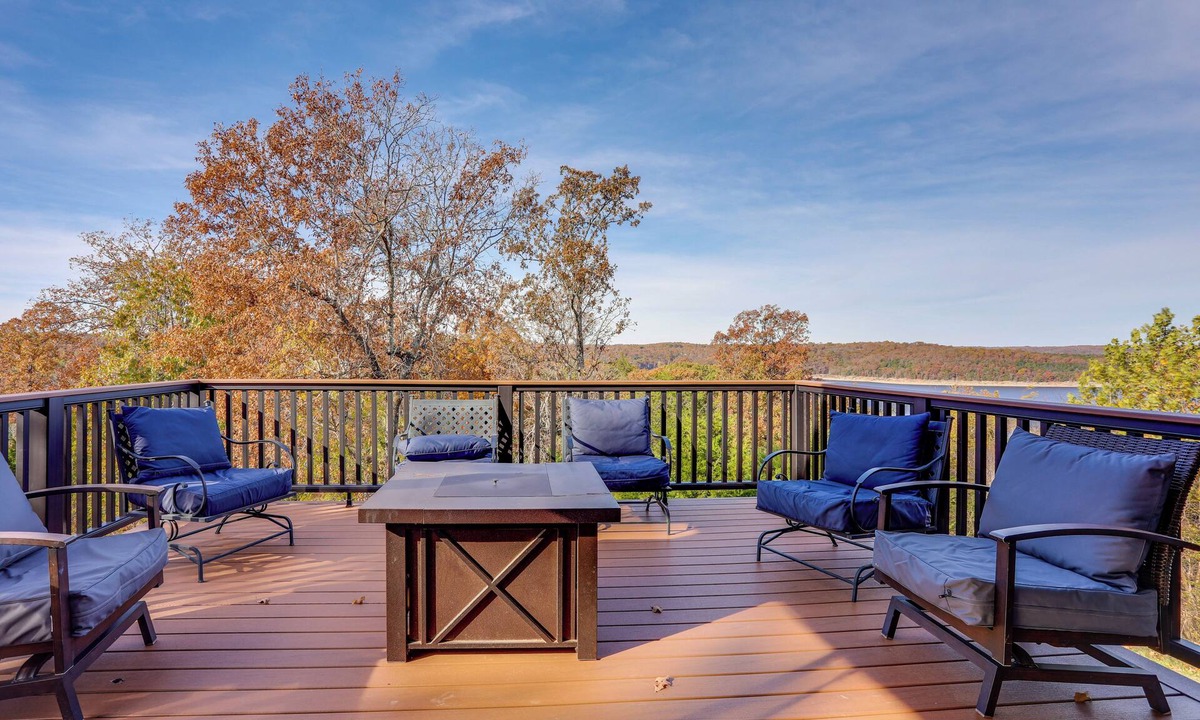 Mountain Home House | Norfork Lake Home: Game Room, Fire Pit + Views!