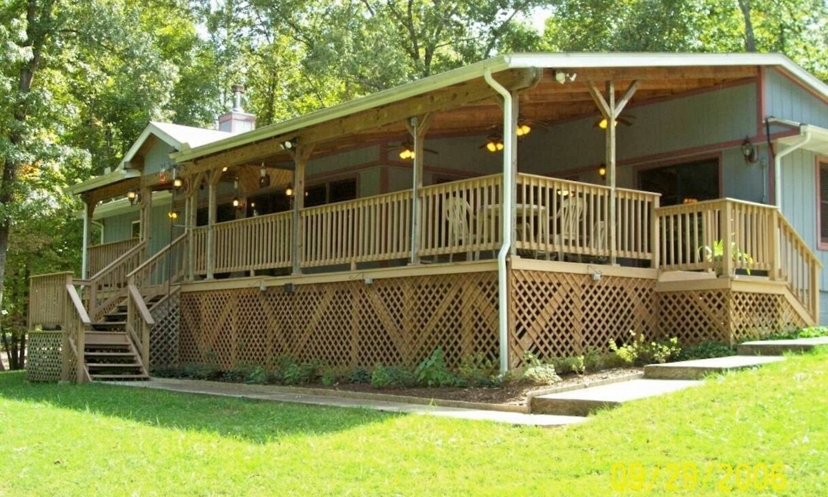 Gamaliel House | Norfork Lake View Home-Walk to Waters Edge! Affordable Luxury.