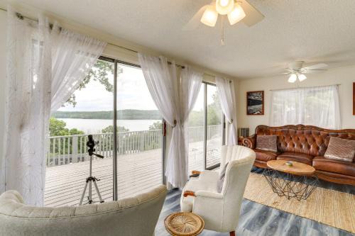 Henderson House | Norfork Lake Views: Home w/Deck in Henderson