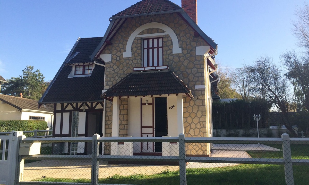 Merville-Franceville-Plage House | Norman house, completely renovated, seaside garden, terraces, wifi