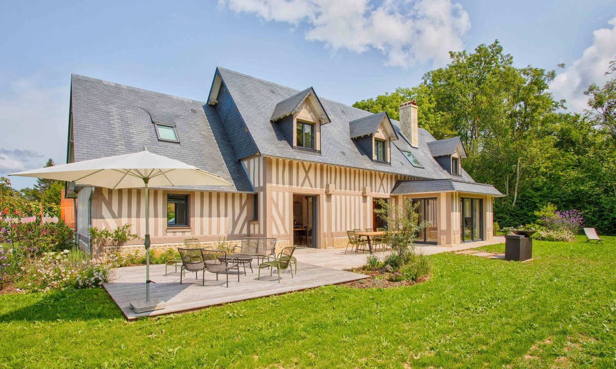 Tourgeville Villa | Normandy House - High-end Norman-style house in a lush garden