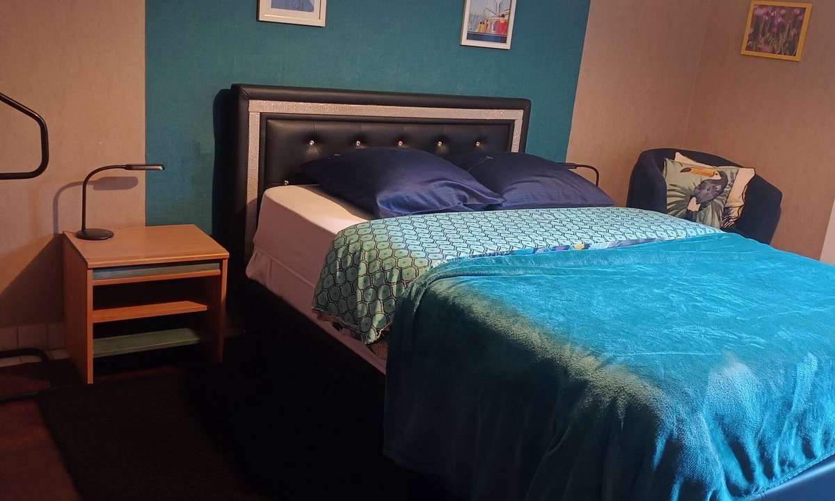 Saint-Lo Bed & Breakfast | Normandy landing beaches room