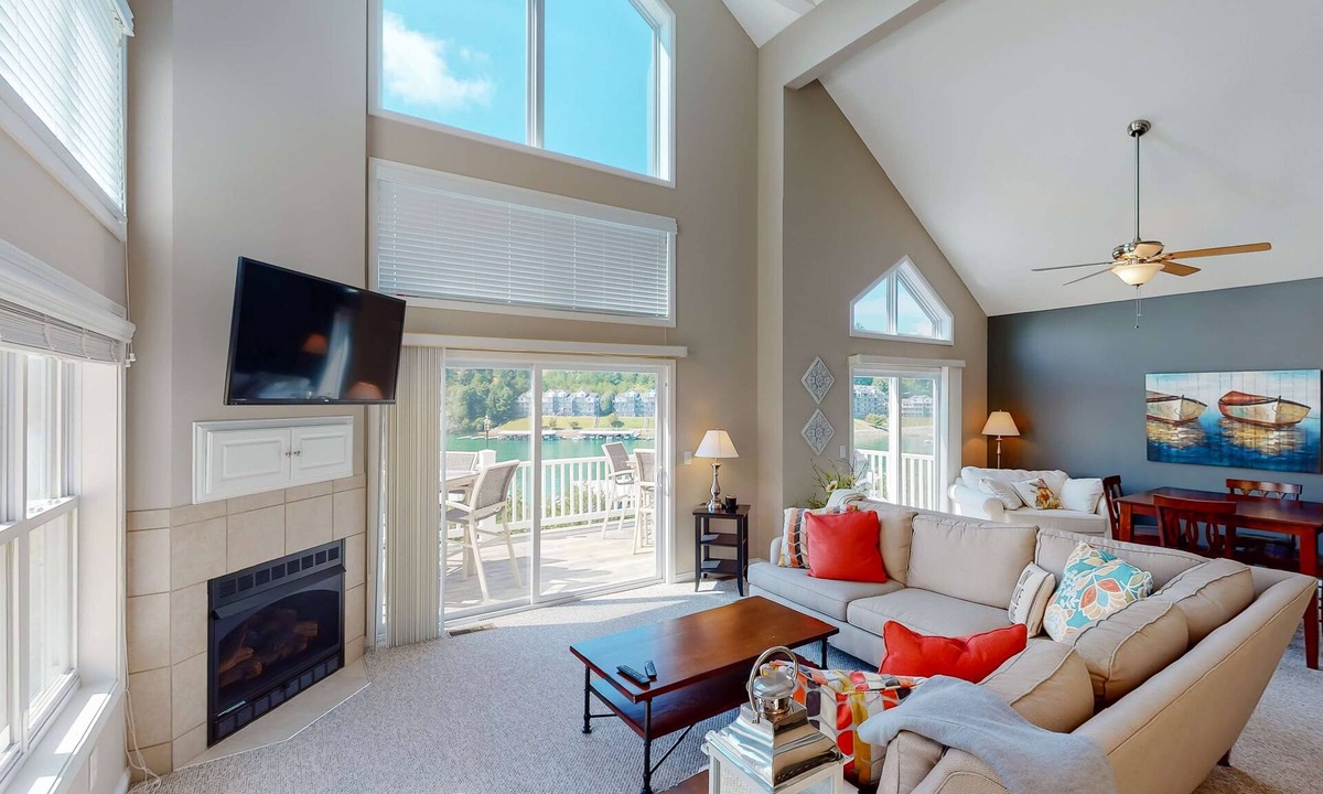 La Follette House | Norris Lake Family Retreat・Shared Pool・Grill・View