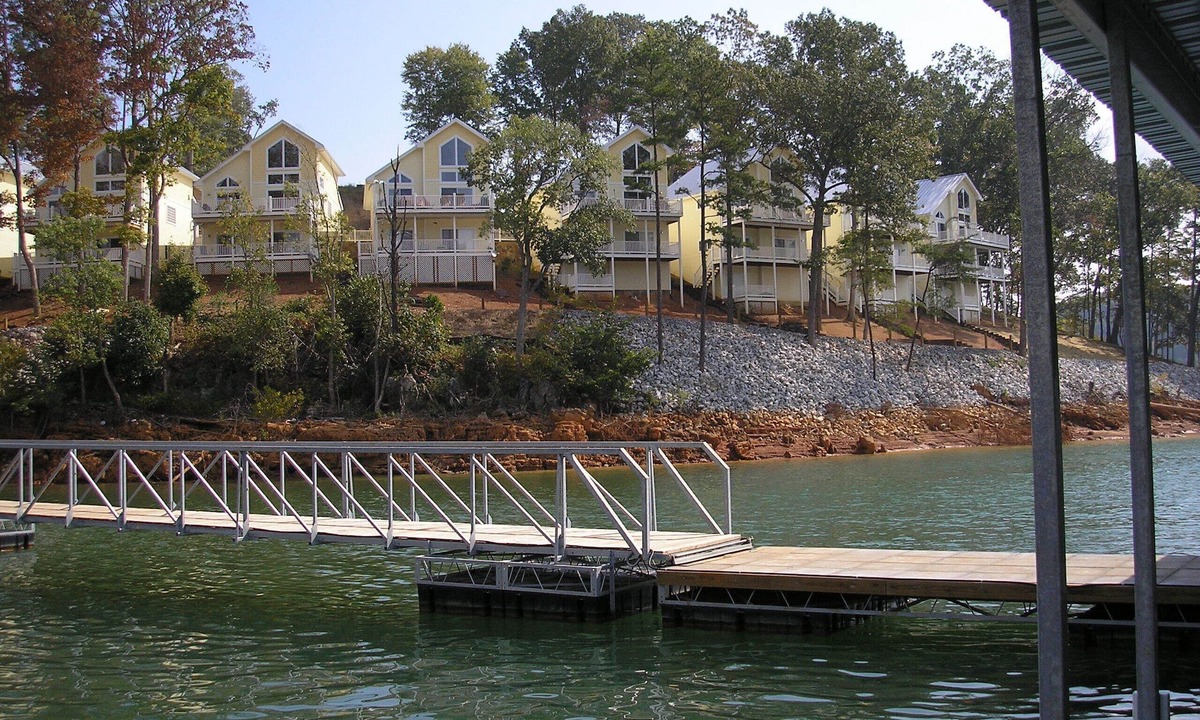 La Follette House | Norris Lake Lakefront villa - NEWLY UPDATED! 5 bdrm/4 bath, pool, golf, tennis