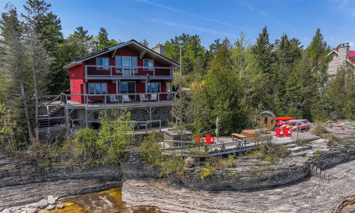 Lion's Head Cottage | Norse Nook | SAUNA+HOT TUB | BAYSIDE Waterfront
