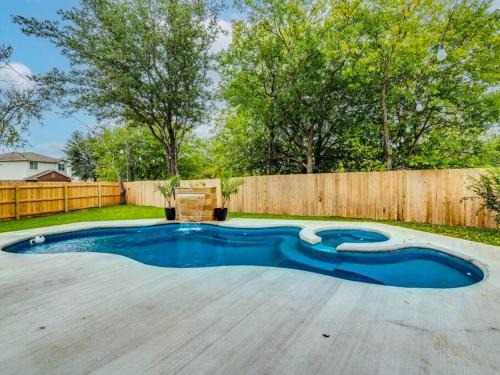 McNeil House | North ATX Paradise Oasis pool w Hot Tub 4BR 2 half BA