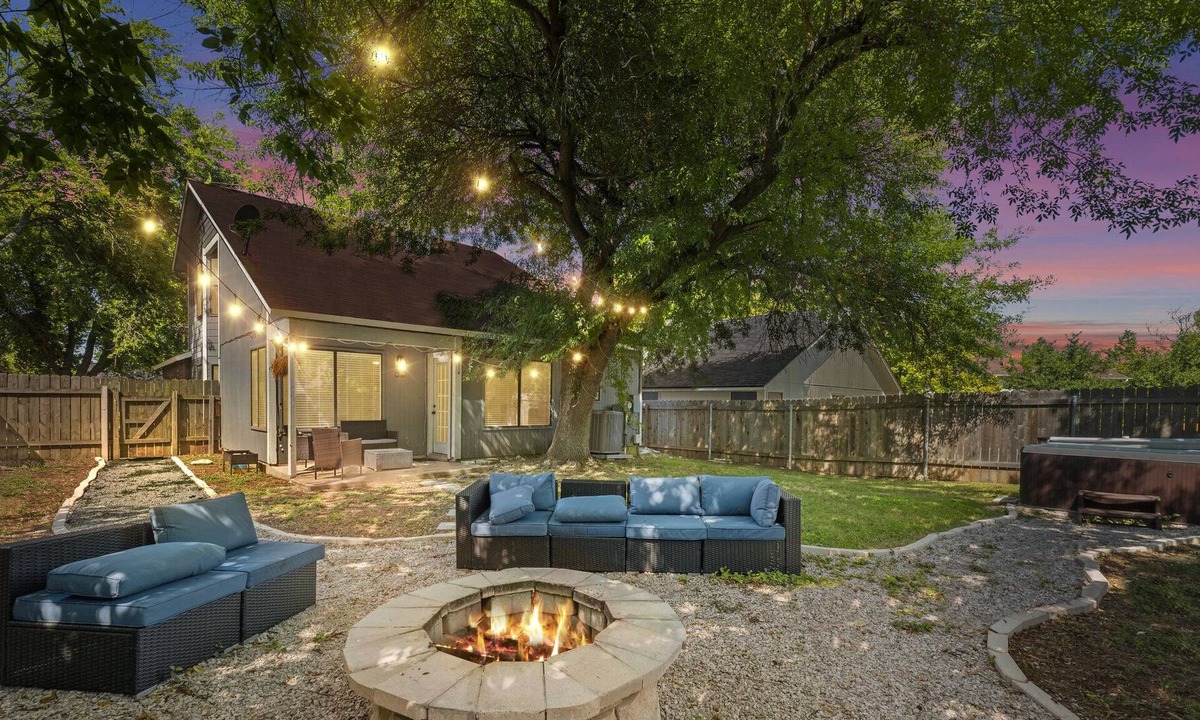 Wells Branch House | North Austin Escape ~ Hot Tub ~ Firepit