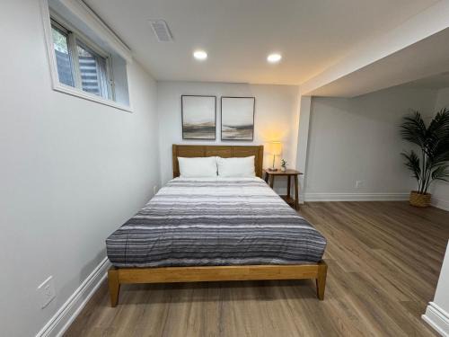 Barrie House | North Barrie !A Stylish and Spacious Private Bedroom with Private Bathroom