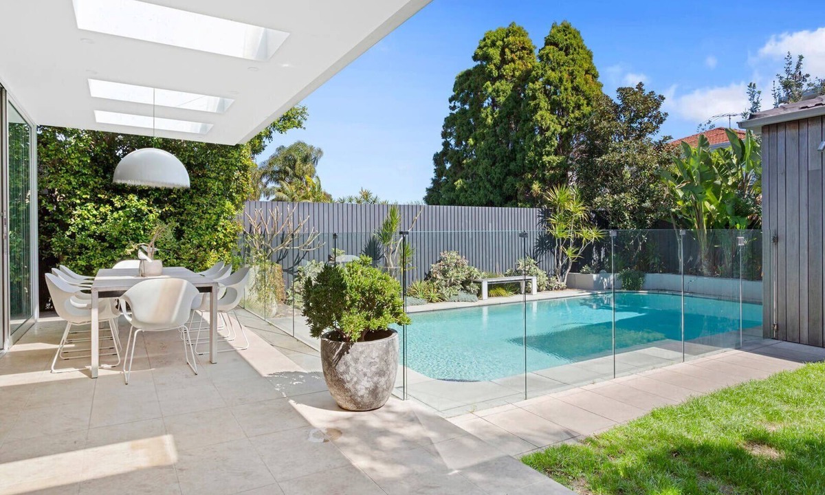 North Bondi House | North Bondi Poolside ~ 4 bedrooms ~ Pool ~ Parking