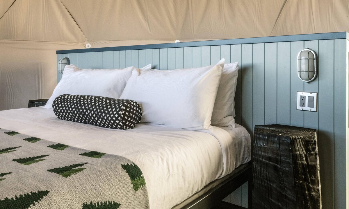 Tierra Del Mar Cabin | North Cape Dome - Forest View - Sleeps 4 - w/SHARED Luxury Bathhouse Access