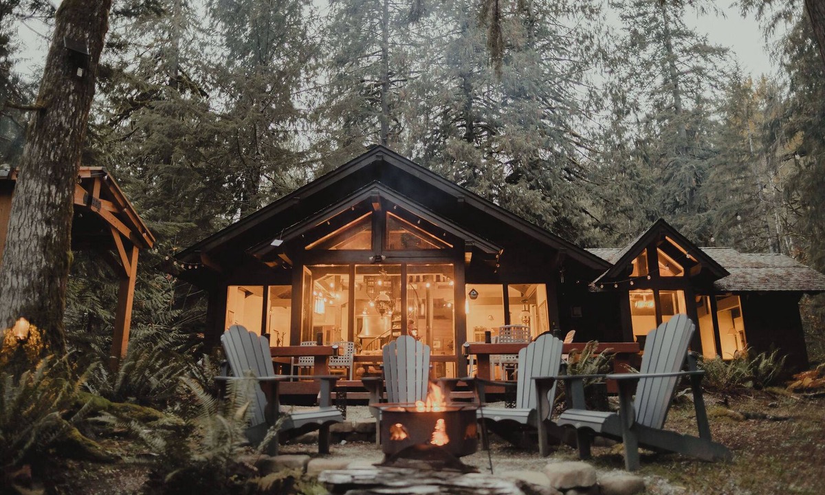 Marblemount Cabin | North Cascades Getaway – Off-Grid Riverside Cabin with Wood-Fired Hot Tub