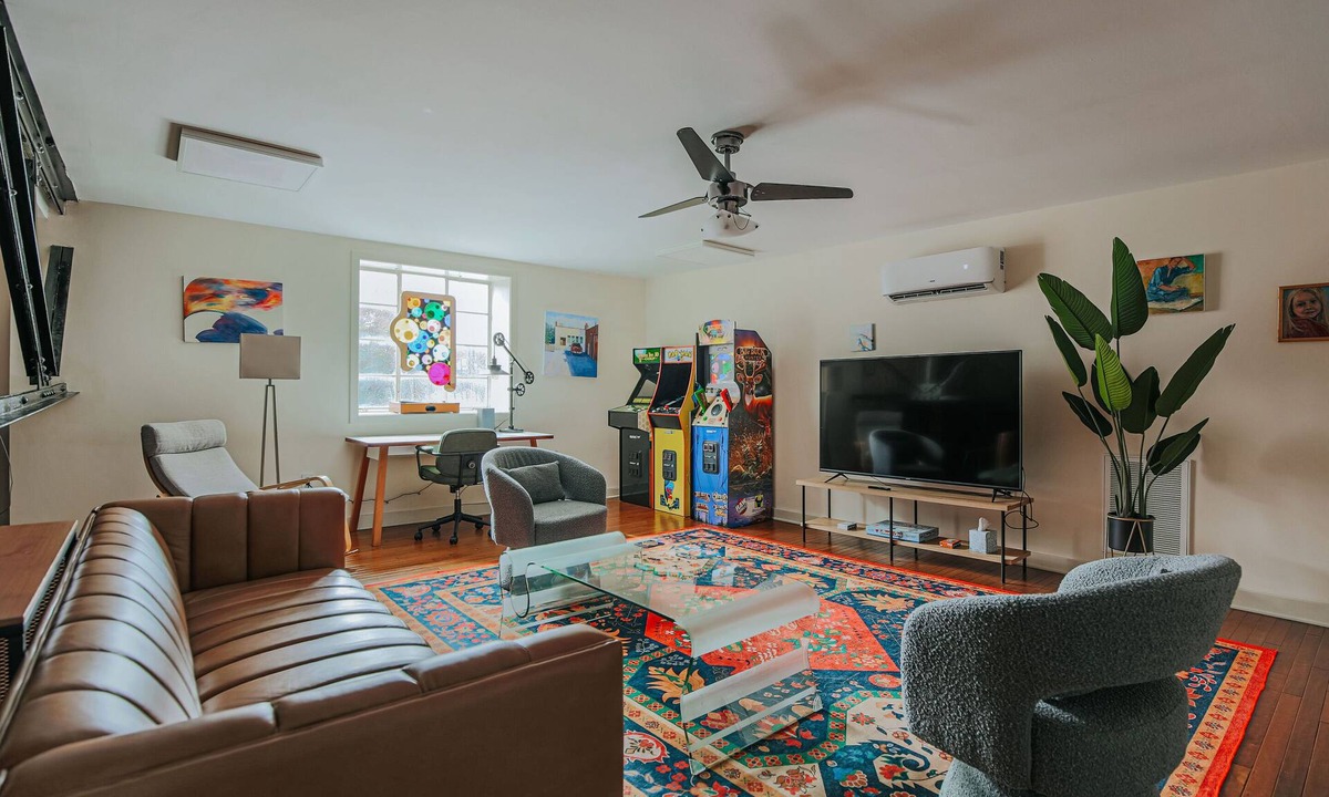 Staunton Apartment | North Central Loft: Sauna + Walk Downtown