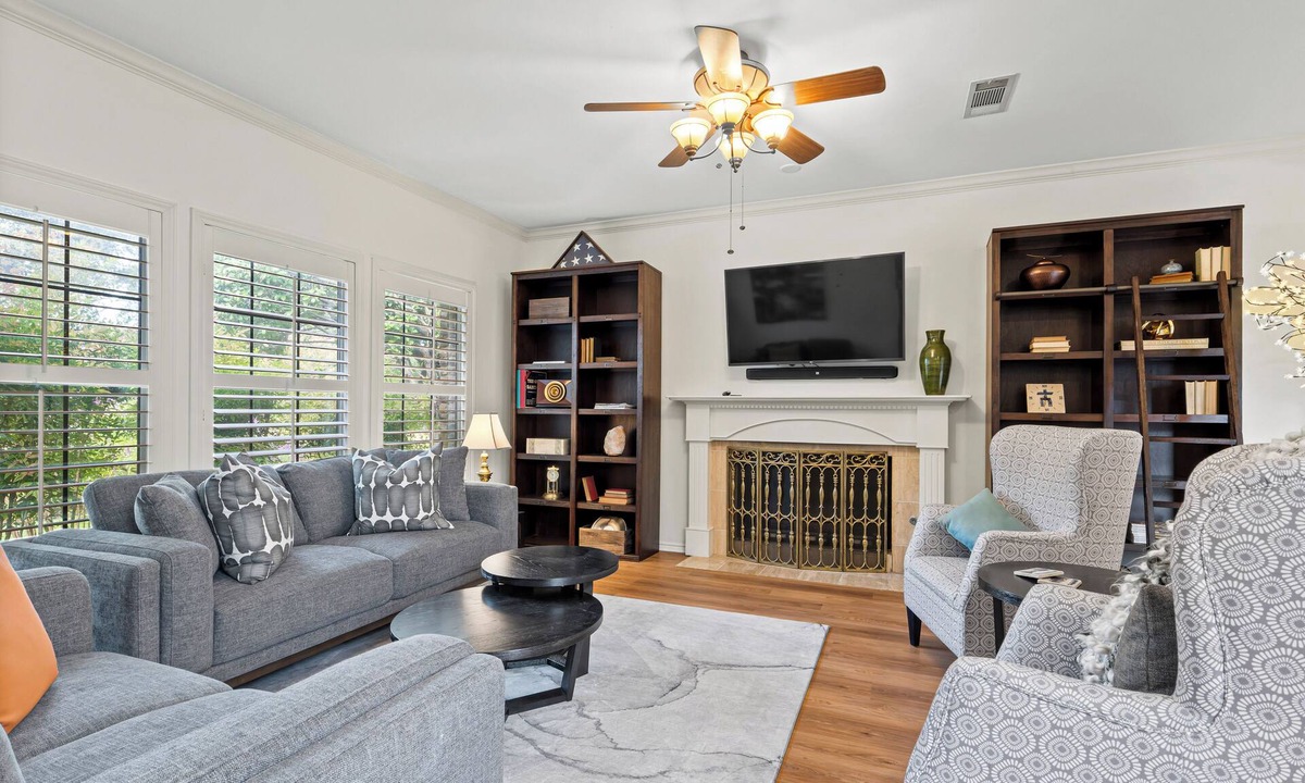 Far North Dallas House | North Dallas Retreat - 3 Bedrooms | Spacious Backyard
